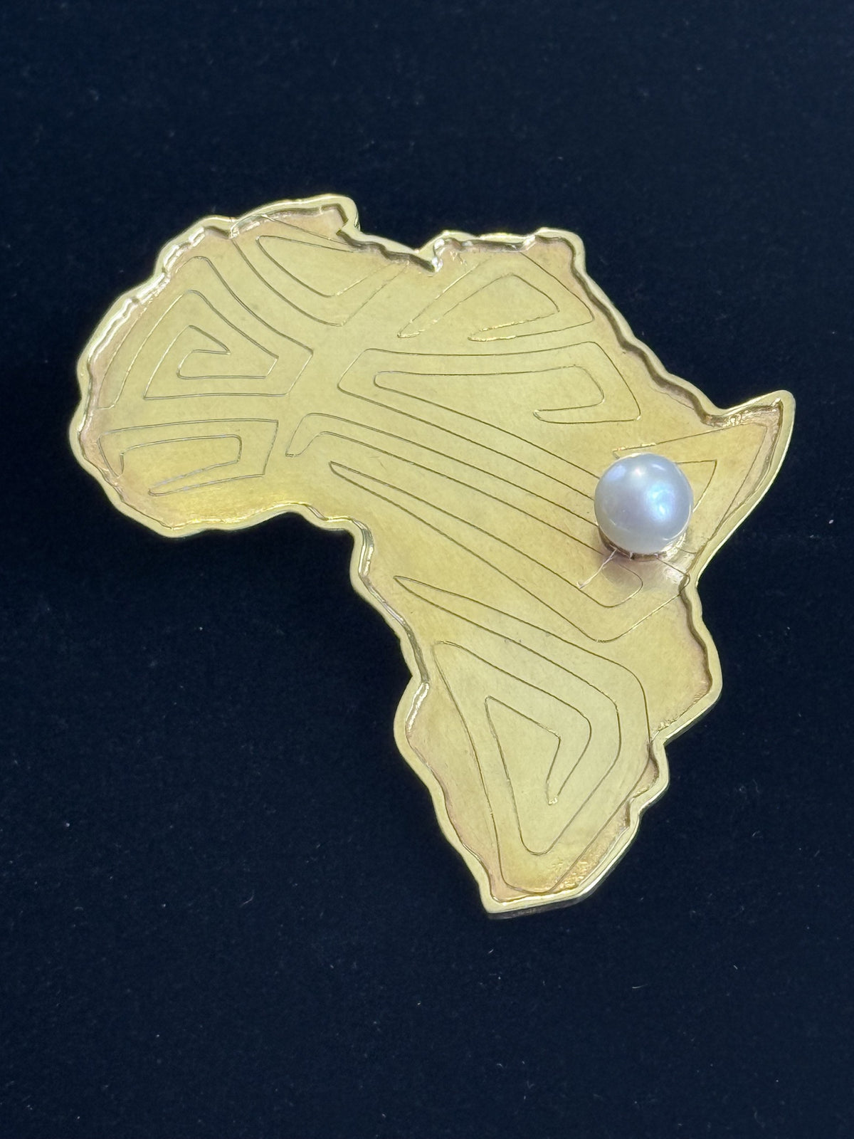 The Bespoke Atelier Africa and Pearl Pin with Bank Engraving, Gold Plated